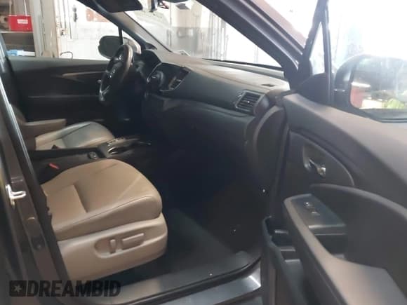 ✅ 2021 Honda Passport EX-L • VIN: 5FNYF8H56MB012533 • Lot: 42561010. Listed on IAAI with 40,568 mi. Free auction sales archive from the USA and detailed vehicle history report at DreamBid. Image 5.