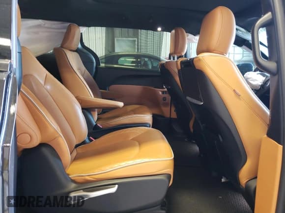 ✅ 2022 Chrysler Pacifica Pinnacle • VIN: 2C4RC3PG2NR120091 • Lot: 54401144. Listed on Copart with 37,103 mi. Free auction sales archive from the USA and detailed vehicle history report at DreamBid. Image 11.