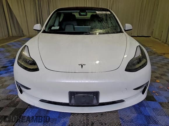 ✅ 2022 Tesla Model 3 • VIN: 5YJ3E1EA7NF372322 • Lot: 94419915. Wystawiony na Copart z przebiegiem 99 693 mil. Bezpłatny archiwum sprzedaży aukcyjnych z USA i szczegółowy raport historii pojazdu na DreamBid. Zdjęcie 5.