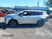 ✅ 2022 Mitsubishi Outlander SE • VIN: JA4J4UA88NZ053983 • Lot: 43424006. Listed on IAAI with 58,218 mi. Free auction sales archive from the USA and detailed vehicle history report at DreamBid. Image 14.