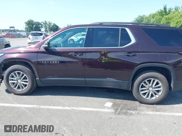 ✅ 2022 Chevrolet Traverse LT • VIN: 1GNEVHKW1NJ123001 • Lot: 42672210. Wystawiony na IAAI z przebiegiem 39 196 mil. Bezpłatny archiwum sprzedaży aukcyjnych z USA i szczegółowy raport historii pojazdu na DreamBid. Zdjęcie 14.