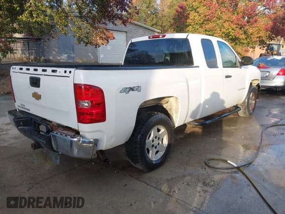 ✅ 2007 Chevrolet Silverado 1500 Work Truck • VIN: 1GCEK19C97E500349 • Лот: 43659427. Опубликован ранее на IAAI с пробегом 338 333 миль. Бесплатный доступ к архиву аукционных продаж из США и подробный отчёт об истории автомобиля на DreamBid. Изображение 4.