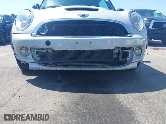 ✅ 2014 MINI Convertible S • VIN: WMWZP3C58ET298621 • Lot: 42799518. Wystawiony na IAAI z przebiegiem 92 279 mil. Bezpłatny archiwum sprzedaży aukcyjnych z USA i szczegółowy raport historii pojazdu na DreamBid. Zdjęcie 6.