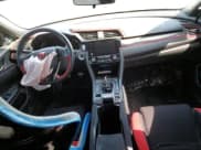 ✅ 2019 Honda Civic Type R Touring • VIN: SHHFK8G70KU201406 • Lot: 47055464. Wystawiony na Copart z przebiegiem 86 993 mil. Bezpłatny archiwum sprzedaży aukcyjnych z USA i szczegółowy raport historii pojazdu na DreamBid. Zdjęcie 8.