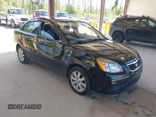 ✅ 2011 Kia Rio LX • VIN: KNADH4A31B6753415 • Lot: 42359744. Wystawiony na IAAI z przebiegiem 131 630 mil. Bezpłatny archiwum sprzedaży aukcyjnych z USA i szczegółowy raport historii pojazdu na DreamBid. Zdjęcie 1.