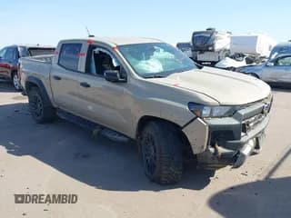 ✅ 2023 Chevrolet Colorado 4WD Trail Boss • VIN: 1GCPTEEK8P1203736 • Лот: 40365480. Опубликован ранее на IAAI с пробегом 15 968 миль. Бесплатный доступ к архиву аукционных продаж из США и подробный отчёт об истории автомобиля на DreamBid. Изображение 1.