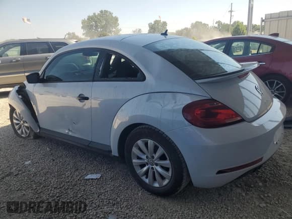 ✅ 2017 Volkswagen Beetle Fleet • VIN: 3VWF17AT4HM610482 • Лот: 82104835. Опубликован ранее на Copart с пробегом 108 111 миль. Бесплатный доступ к архиву аукционных продаж из США и подробный отчёт об истории автомобиля на DreamBid. Изображение 2.