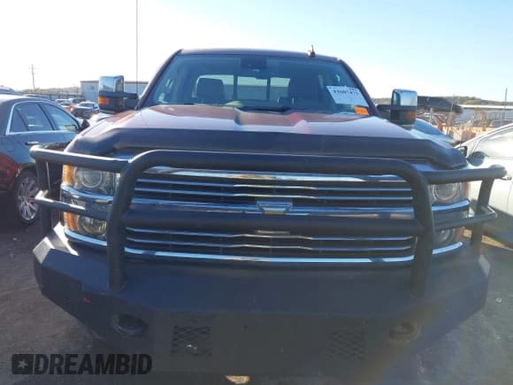 ✅ 2015 Chevrolet Silverado 2500HD High Country • VIN: 1GC1KXE85FF538303 • Lot: 43607471. Wystawiony na IAAI z przebiegiem 216 084 mil. Bezpłatny archiwum sprzedaży aukcyjnych z USA i szczegółowy raport historii pojazdu na DreamBid. Zdjęcie 13.