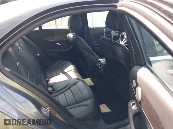 ✅ 2021 Mercedes-Benz C 300 • VIN: W1KWF8EB0MR637737 • Lot: 42613010. Wystawiony na IAAI z przebiegiem 71 368 mil. Bezpłatny archiwum sprzedaży aukcyjnych z USA i szczegółowy raport historii pojazdu na DreamBid. Zdjęcie 8.