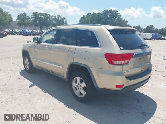 ✅ 2011 Jeep Grand Cherokee Laredo • VIN: 1J4RR4GG9BC734574 • Lot: 42603119. Listed on IAAI with 111,894 mi. Free auction sales archive from the USA and detailed vehicle history report at DreamBid. Image 3.