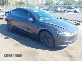 ✅ 2024 Tesla Model 3 • VIN: 5YJ3E1EA7RF762374 • Lot: 43613297. Wystawiony na IAAI z przebiegiem 19 720 mil. Bezpłatny archiwum sprzedaży aukcyjnych z USA i szczegółowy raport historii pojazdu na DreamBid. Zdjęcie 1.