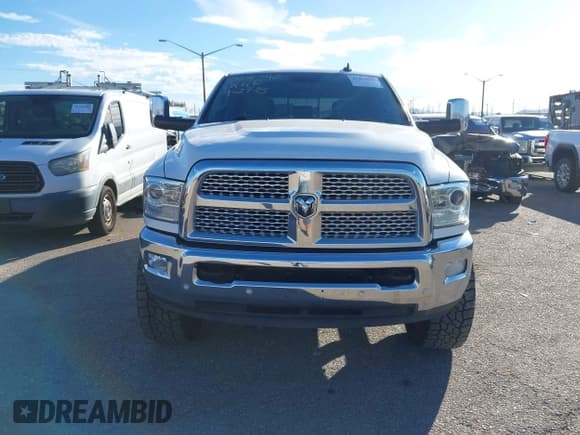 ✅ 2018 Ram 2500 Laramie • VIN: 3C6UR5NL5JG142811 • Lot: 43374033. Wystawiony na IAAI z przebiegiem 101 164 mil. Bezpłatny archiwum sprzedaży aukcyjnych z USA i szczegółowy raport historii pojazdu na DreamBid. Zdjęcie 12.