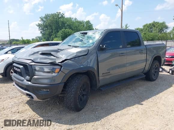 2020 Ram 1500 Rebel z VIN 1C6SRFLM8LN202602, wystawiony jako IAAI lot #42585757 z przebiegiem 46 177 mil mil oraz . Historia ofert i sprzedaży dostępna na DreamBid. Obrazek 17.