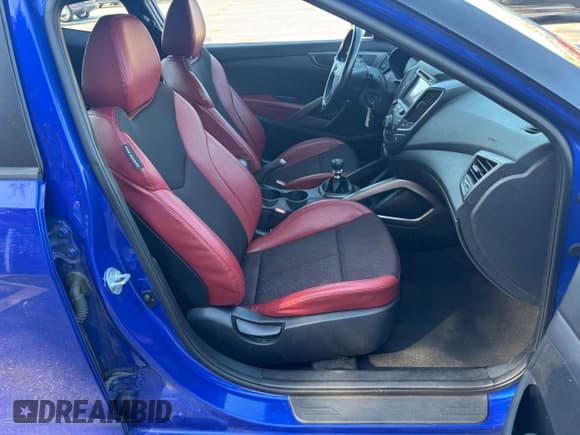 ✅ 2014 Hyundai Veloster Turbo • VIN: KMHTC6AE0EU200793 • Lot: 77647964. Wystawiony na Copart z przebiegiem 123 349 mil. Bezpłatny archiwum sprzedaży aukcyjnych z USA i szczegółowy raport historii pojazdu na DreamBid. Zdjęcie 5.