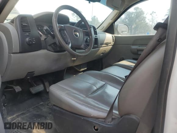 ✅ 2008 Chevrolet Silverado 2500HD Work Truck • VIN: 1GCHC29K28E107737 • Lot: 47113535. Wystawiony na Copart z przebiegiem 167 268 mil. Bezpłatny archiwum sprzedaży aukcyjnych z USA i szczegółowy raport historii pojazdu na DreamBid. Zdjęcie 7.