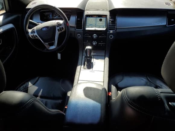 ✅ 2017 Ford Taurus SEL • VIN: 1FAHP2H81HG137414 • Lot: 46447895. Listed on Copart with 41,600 mi. Free auction sales archive from the USA and detailed vehicle history report at DreamBid. Image 8.