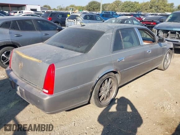 ✅ 2007 Cadillac DTS Luxury II • VIN: 1G6KD57YX7U141170 • Lot: 43416693. Listed on IAAI with 142,190 mi. Free auction sales archive from the USA and detailed vehicle history report at DreamBid. Image 4.