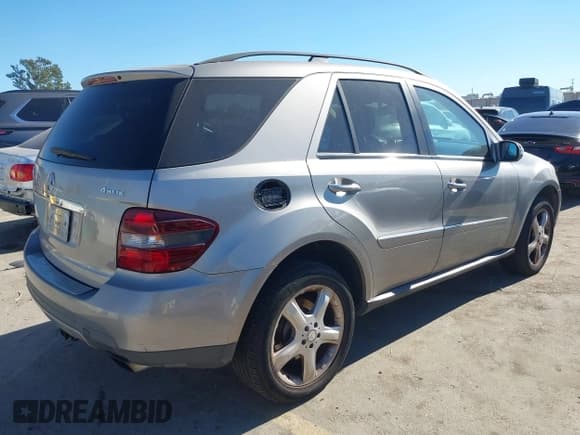 ✅ 2008 Mercedes-Benz M 350 • VIN: 4JGBB86EX8A296568 • Lot: 43921984. Listed on IAAI with 127,810 mi. Free auction sales archive from the USA and detailed vehicle history report at DreamBid. Image 4.