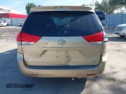 ✅ 2012 Toyota Sienna LE • VIN: 5TDKK3DC5CS228702 • Лот: 43922596. Опубликован ранее на IAAI с пробегом 187 141 миль. Бесплатный доступ к архиву аукционных продаж из США и подробный отчёт об истории автомобиля на DreamBid. Изображение 6.