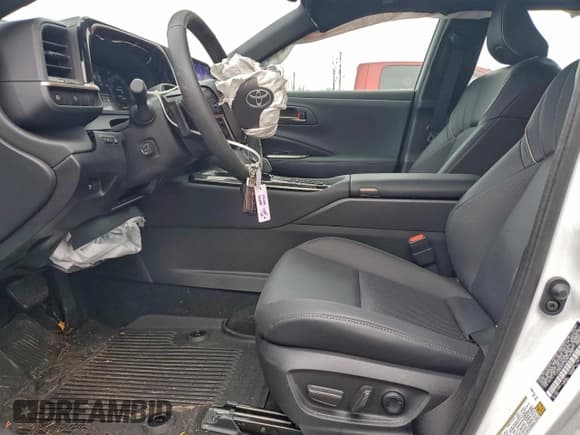 ✅ 2025 Toyota Crown Platinum • VIN: JTDAFAAF3S3012785 • Lot: 96342625. Wystawiony na Copart z przebiegiem 1 059 mil. Bezpłatny archiwum sprzedaży aukcyjnych z USA i szczegółowy raport historii pojazdu na DreamBid. Zdjęcie 7.