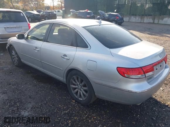 ✅ 2009 Hyundai Azera Limited • VIN: KMHFC46F79A380493 • Lot: 43513767. Listed on IAAI with Not provided. Free auction sales archive from the USA and detailed vehicle history report at DreamBid. Image 3.