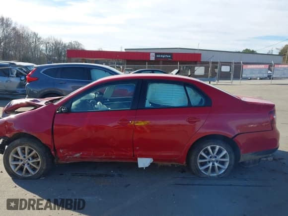 ✅ 2010 Volkswagen Jetta Limited Edition • VIN: 3VWAZ7AJ9AM128663 • Lot: 41669213. Wystawiony na IAAI z przebiegiem 148 076 mil. Bezpłatny archiwum sprzedaży aukcyjnych z USA i szczegółowy raport historii pojazdu na DreamBid. Zdjęcie 14.