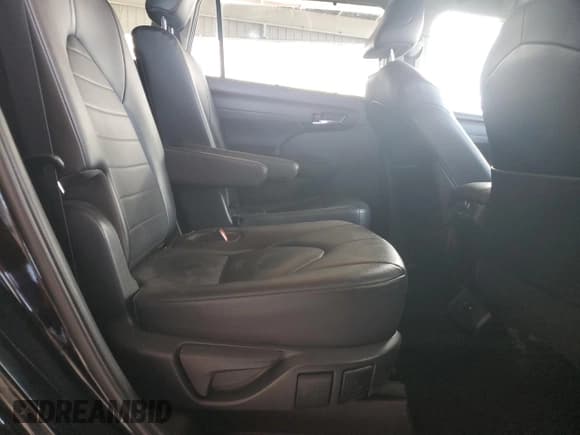 ✅ 2021 Toyota Highlander XLE • VIN: 5TDGZRAH0MS515841 • Lot: 91574055. Listed on Copart with 104,491 mi. Free auction sales archive from the USA and detailed vehicle history report at DreamBid. Image 11.