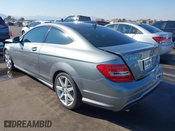 ✅ 2013 Mercedes-Benz C 250 • VIN: WDDGJ4HBXDG020882 • Lot: 41466590. Wystawiony na IAAI z przebiegiem 144 976 mil. Bezpłatny archiwum sprzedaży aukcyjnych z USA i szczegółowy raport historii pojazdu na DreamBid. Zdjęcie 3.