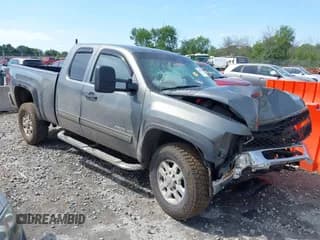 ✅ 2011 Chevrolet Silverado 2500HD • VIN: 1GC2KXEG2BZ390549 • Lot: 43052670. Wystawiony na IAAI z przebiegiem 86 632 mil. Bezpłatny archiwum sprzedaży aukcyjnych z USA i szczegółowy raport historii pojazdu na DreamBid. Zdjęcie 1.