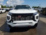 ✅ 2023 GMC Canyon 4WD Denali • VIN: 1GTP6FEK4P1180226 • Lot: 64961315. Wystawiony na Copart z przebiegiem 15 319 mil. Bezpłatny archiwum sprzedaży aukcyjnych z USA i szczegółowy raport historii pojazdu na DreamBid. Zdjęcie 5.