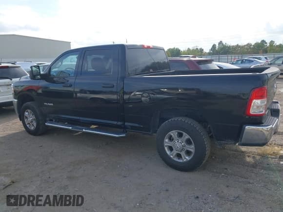 ✅ 2024 Ram 2500 Big Horn • VIN: 3C6UR5DJ5RG275886 • Lot: 43544114. Wystawiony na IAAI z przebiegiem 47 263 mil. Bezpłatny archiwum sprzedaży aukcyjnych z USA i szczegółowy raport historii pojazdu na DreamBid. Zdjęcie 14.