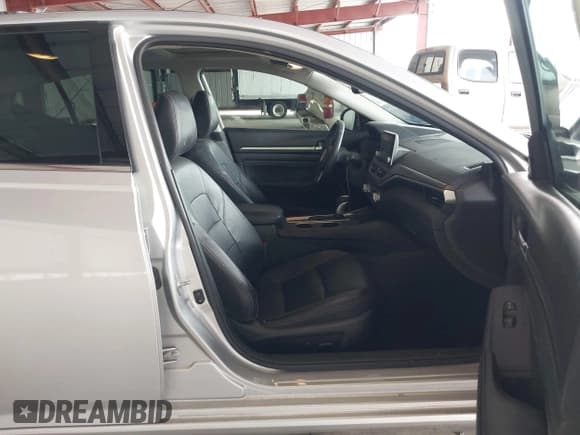 ✅ 2019 Nissan Altima SL • VIN: 1N4BL4EV3KC156584 • Лот: 43189312. Опубликован ранее на IAAI с пробегом 110 246 миль. Бесплатный доступ к архиву аукционных продаж из США и подробный отчёт об истории автомобиля на DreamBid. Изображение 5.