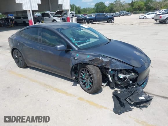 ✅ 2024 Tesla Model 3 • VIN: 5YJ3E1EAXRF864719 • Lot: 42129944. Wystawiony na IAAI z przebiegiem 3 776 mil. Bezpłatny archiwum sprzedaży aukcyjnych z USA i szczegółowy raport historii pojazdu na DreamBid. Zdjęcie 1.