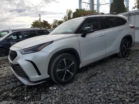 ✅ 2022 Toyota Highlander XSE • VIN: 5TDLZRBH0NS207471 • Lot: 86249135. Listed on Copart with 14,300 mi. Free auction sales archive from the USA and detailed vehicle history report at DreamBid. Image 1.