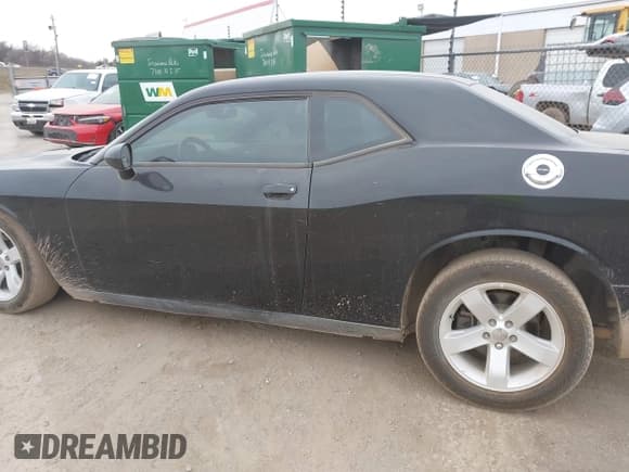 ✅ 2012 Dodge Challenger SXT • VIN: 2C3CDYAG5CH214207 • Lot: 41742866. Wystawiony na IAAI z przebiegiem 127 710 mil. Bezpłatny archiwum sprzedaży aukcyjnych z USA i szczegółowy raport historii pojazdu na DreamBid. Zdjęcie 14.