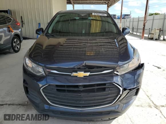 2019 Chevrolet Trax LS z VIN 3GNCJKSB2KL316405, wystawiony jako Copart lot #67047145 z przebiegiem 71 984 mil mil oraz Nie do naprawy • Non repairable. Historia ofert i sprzedaży dostępna na DreamBid. Obrazek 5.