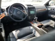 ✅ 2009 Volkswagen Touareg VR6 • VIN: WVGBE77L09D008006 • Lot: 61537815. Wystawiony na Copart z przebiegiem 205 049 mil. Bezpłatny archiwum sprzedaży aukcyjnych z USA i szczegółowy raport historii pojazdu na DreamBid. Zdjęcie 8.