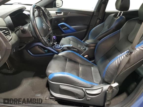 ✅ 2016 Hyundai Veloster Turbo Rally Edition • VIN: KMHTC6AE5GU252763 • Лот: 85562035. Опубликован ранее на Copart с пробегом 122 764 миль. Бесплатный доступ к архиву аукционных продаж из США и подробный отчёт об истории автомобиля на DreamBid. Изображение 7.