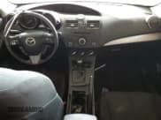 ✅ 2012 Mazda 3 i Touring • VIN: JM1BL1L78C1532934 • Lot: 91430515. Wystawiony na Copart z przebiegiem Nie podano. Bezpłatny archiwum sprzedaży aukcyjnych z USA i szczegółowy raport historii pojazdu na DreamBid. Zdjęcie 8.