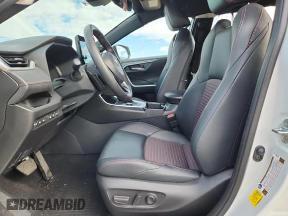 ✅ 2024 Toyota RAV4 XSE • VIN: JTMEB3FV4RD231526 • Lot: 82129765. Listed on Copart with 26,684 mi. Free auction sales archive from the USA and detailed vehicle history report at DreamBid. Image 7.