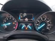 ✅ 2017 Ford Escape SE • VIN: 1FMCU0GD1HUE39735 • Lot: 41465712. Wystawiony na IAAI z przebiegiem 115 747 mil. Bezpłatny archiwum sprzedaży aukcyjnych z USA i szczegółowy raport historii pojazdu na DreamBid. Zdjęcie 7.