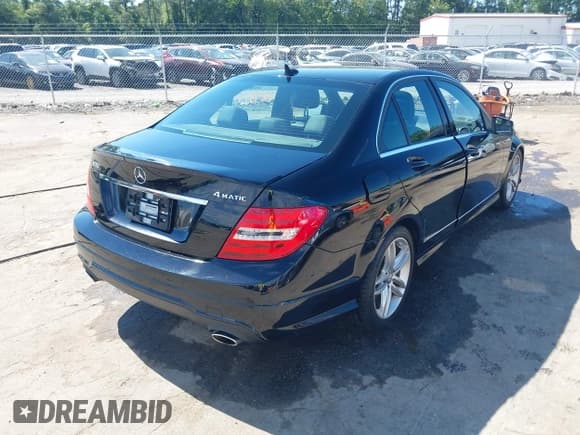 ✅ 2013 Mercedes-Benz C 300 Sport • VIN: WDDGF8AB2DR264162 • Лот: 43058356. Опубликован ранее на IAAI с пробегом 126 264 миль. Бесплатный доступ к архиву аукционных продаж из США и подробный отчёт об истории автомобиля на DreamBid. Изображение 4.