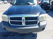 ✅ 2005 Dodge Dakota ST • VIN: 1D7HE28K45S157490 • Lot: 41778765. Wystawiony na IAAI z przebiegiem 187 575 mil. Bezpłatny archiwum sprzedaży aukcyjnych z USA i szczegółowy raport historii pojazdu na DreamBid. Zdjęcie 6.