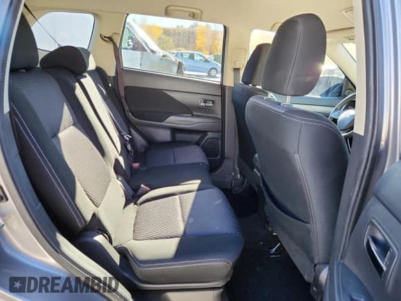 ✅ 2018 Mitsubishi Outlander ES • VIN: JA4AZ3A35JZ058374 • Lot: 90589135. Wystawiony na Copart z przebiegiem 99 424 mil. Bezpłatny archiwum sprzedaży aukcyjnych z USA i szczegółowy raport historii pojazdu na DreamBid. Zdjęcie 11.