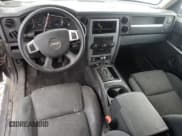 ✅ 2008 Jeep Commander Sport • VIN: 1J8HG48K38C149095 • Lot: 57962325. Wystawiony na Copart z przebiegiem 178 272 mil. Bezpłatny archiwum sprzedaży aukcyjnych z USA i szczegółowy raport historii pojazdu na DreamBid. Zdjęcie 8.