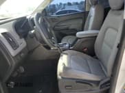 ✅ 2018 Chevrolet Colorado 2WD Work Truck • VIN: 1GCGSBEA4J1269281 • Lot: 81510165. Wystawiony na Copart z przebiegiem 126 379 mil. Bezpłatny archiwum sprzedaży aukcyjnych z USA i szczegółowy raport historii pojazdu na DreamBid. Zdjęcie 7.