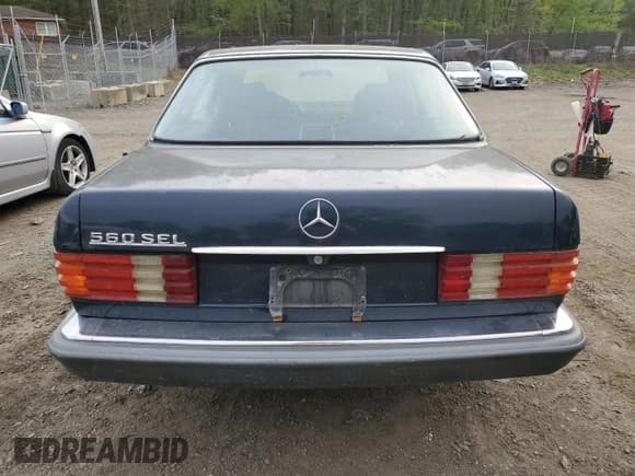 ✅ 1988 Mercedes-Benz 560 • VIN: WDBCA39D5JA386880 • Lot: 53676005. Listed on Copart with 206,155 mi. Free auction sales archive from the USA and detailed vehicle history report at DreamBid. Image 6.