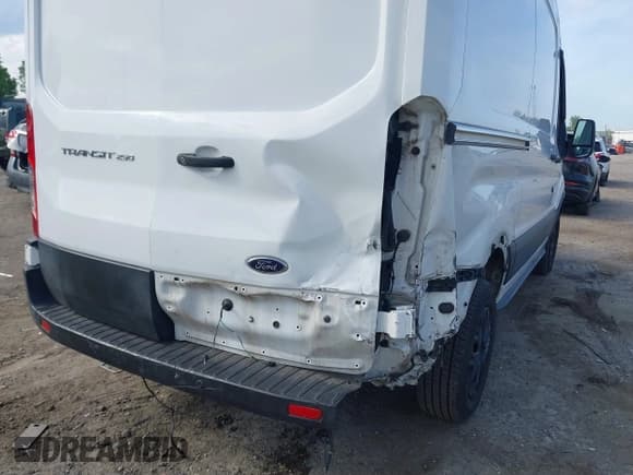 ✅ 2019 Ford Transit • VIN: 1FTYR1CM2KKA03941 • Lot: 42161505. Wystawiony na IAAI z przebiegiem 70 145 mil. Bezpłatny archiwum sprzedaży aukcyjnych z USA i szczegółowy raport historii pojazdu na DreamBid. Zdjęcie 6.