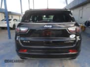 ✅ 2023 Jeep Compass (RED) Edition • VIN: 3C4NJDCN0PT538700 • Lot: 85641255. Wystawiony na Copart z przebiegiem 14 884 mil. Bezpłatny archiwum sprzedaży aukcyjnych z USA i szczegółowy raport historii pojazdu na DreamBid. Zdjęcie 6.