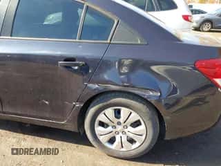 2015 Chevrolet Cruze LS z VIN 1G1PA5SG0F7213011, wystawiony jako IAAI lot #43593138 z przebiegiem 214 089 mil mil oraz . Historia ofert i sprzedaży dostępna na DreamBid. Obrazek 6.